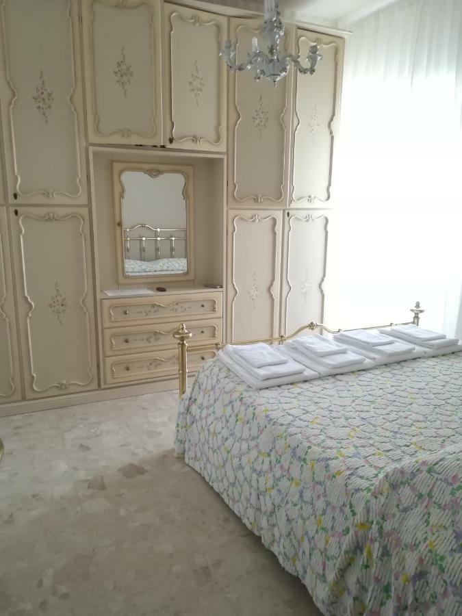Vila Napoli Bed & Fly Exteriér fotografie